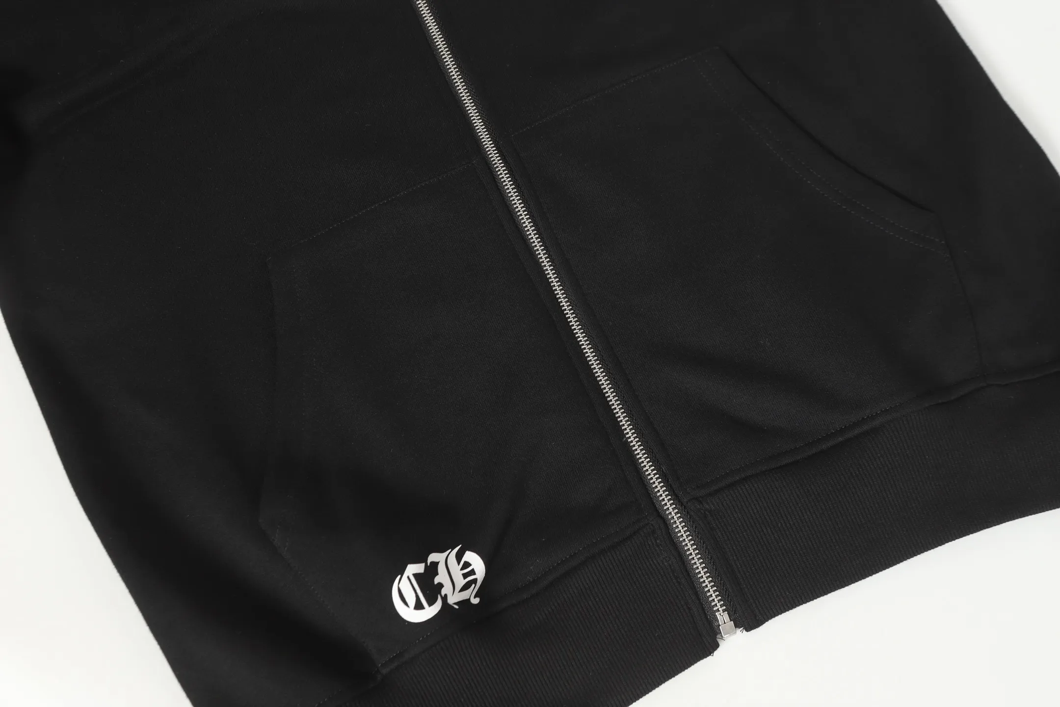 P250 cross-border model, please do not place an order if you are pursuing quality -Chrome Hearts/Chrome Hearts Sanskrit ghost print zipper sweatshirt cardigan jacket -High weight, high density and high quality. The wool is soft, delicate and skin-friendly. Soft and silky to the touch. Excellent warmth and skin-friendly properties. LXL